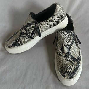 Steve Madden “Glammar” Black and White Snakeskin Sneakers, Zipper Accents, Sz 7